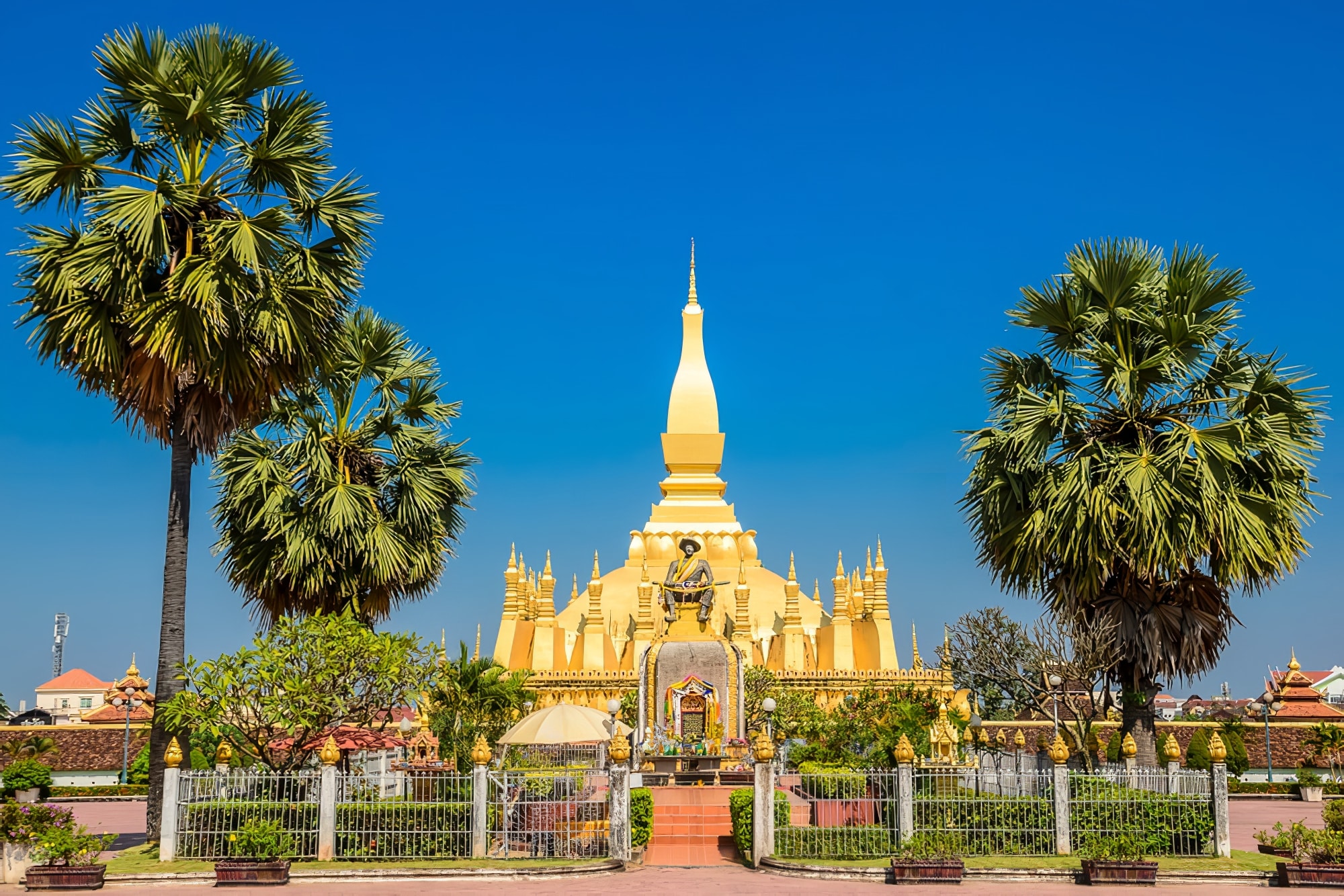 Peut &ecirc;tre une image de temple et ch&acirc;teau